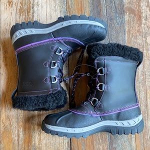 NWT Bearpaw Kelly waterproof snow boot